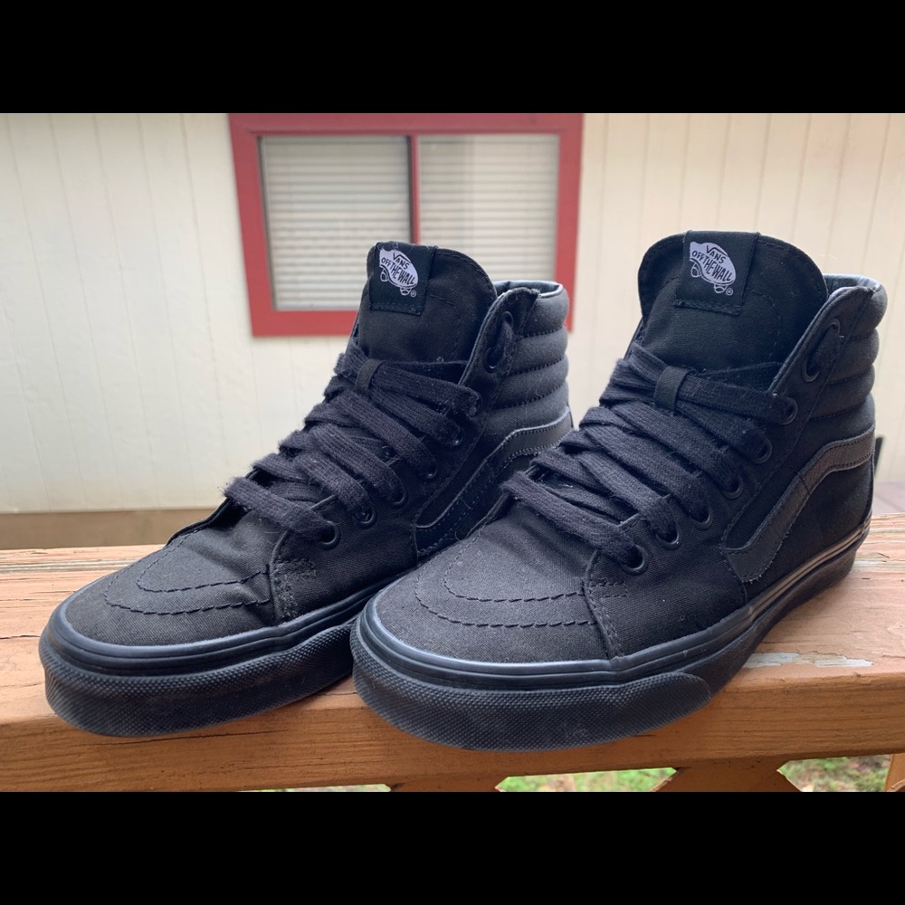 Black Sk8-Hi Vans